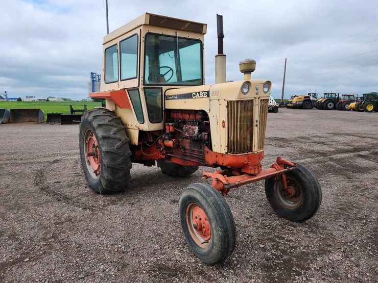1968-case-930-tractor-image-2