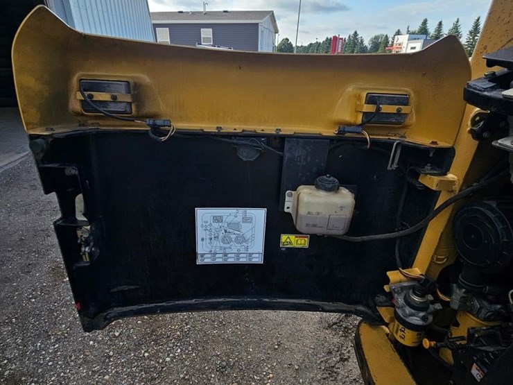 2001-caterpillar-216b-image-10