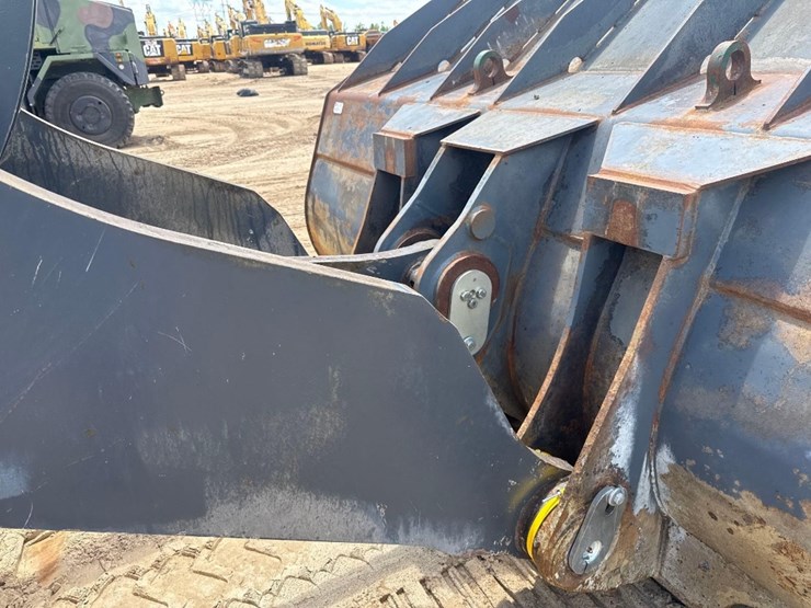 2015-deere-744k-image-18