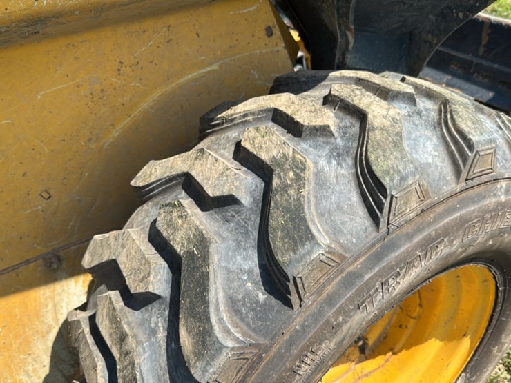 2019-deere-330g-image-22