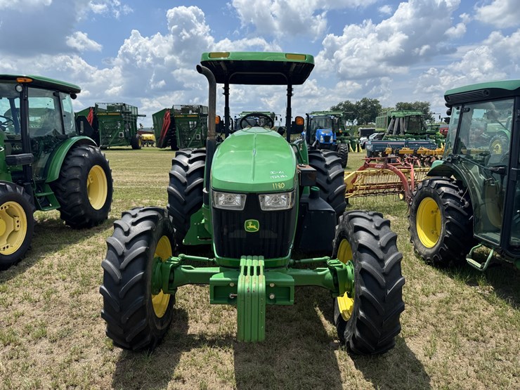 2021-john-deere-5090m-image-3