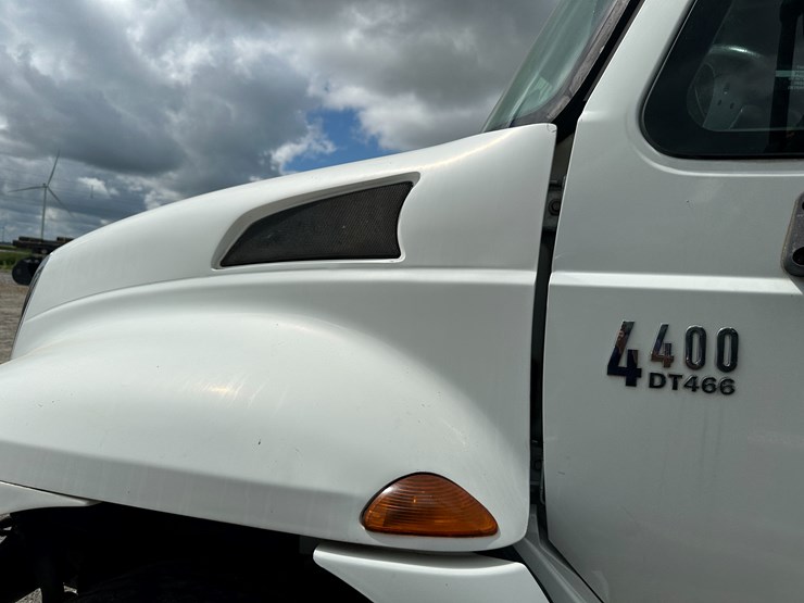 2006-international-durastar-4400-image-24