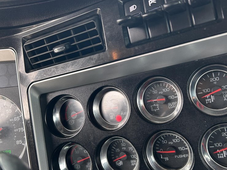 2019-kenworth-t800-image-13