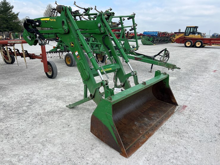 2022-john-deere-620r-image-1