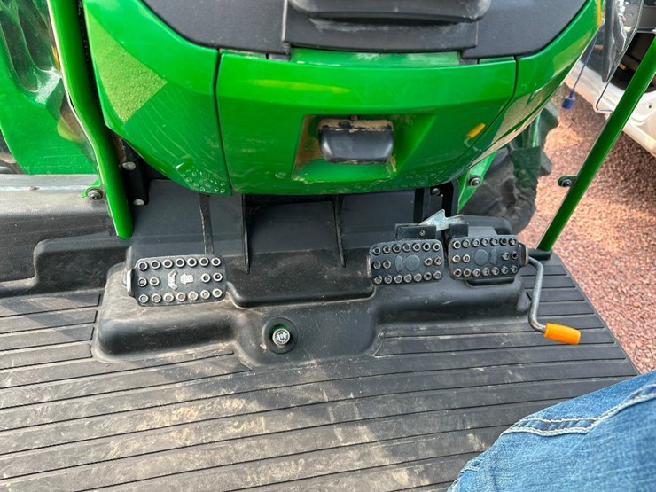 2018-john-deere-5075m-image-54