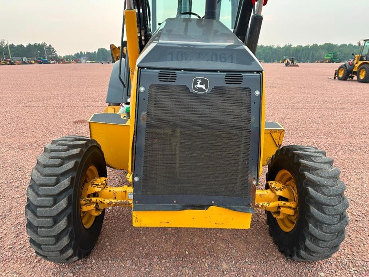 2018-deere-310sl-image-40