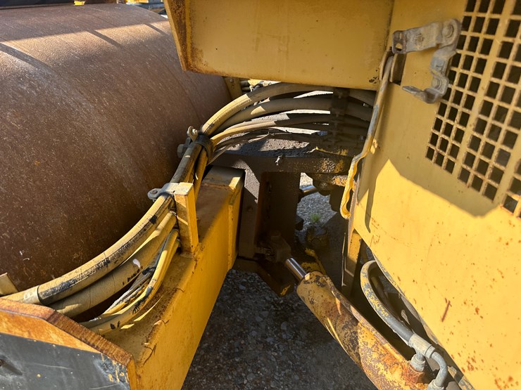 caterpillar-cb-434-image-11