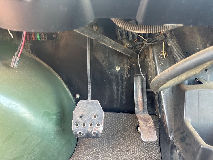 john-deere-gator-image-13