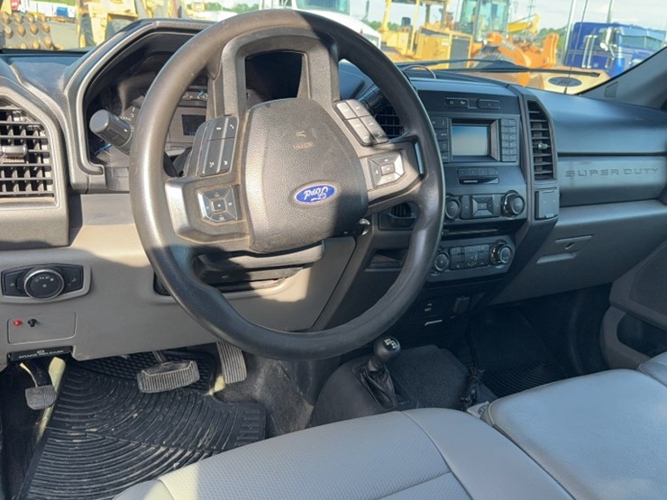 2017-ford-f550-image-23