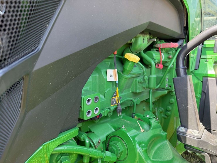 2021-john-deere-8r-340-image-22