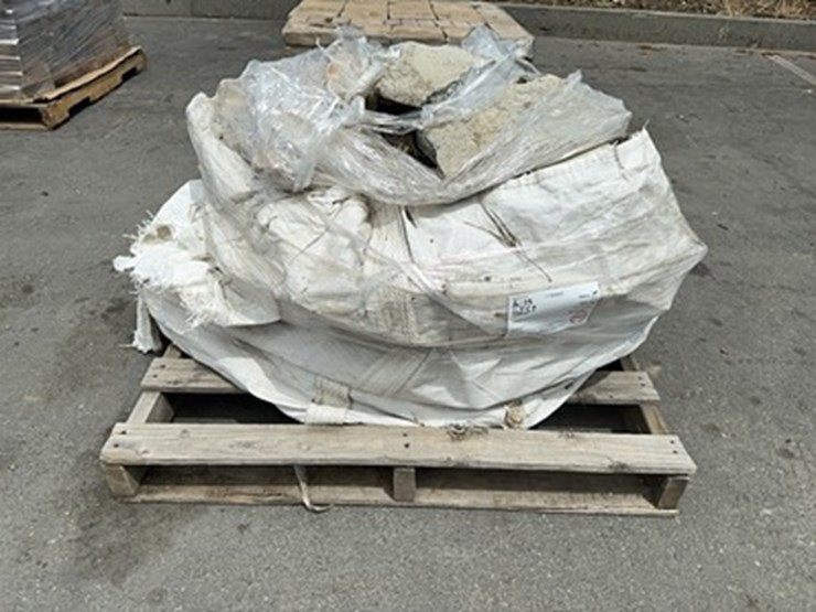 lot#-130-pallet-of-wall-stones-image-1