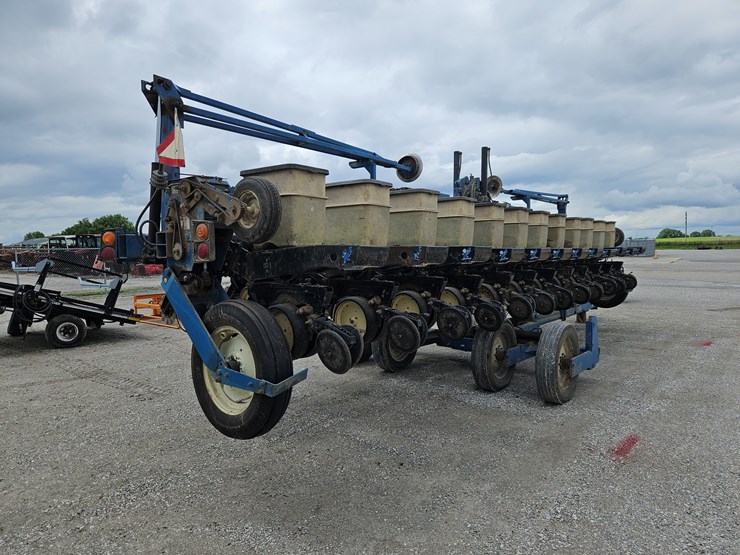 kinze-2600-image-8
