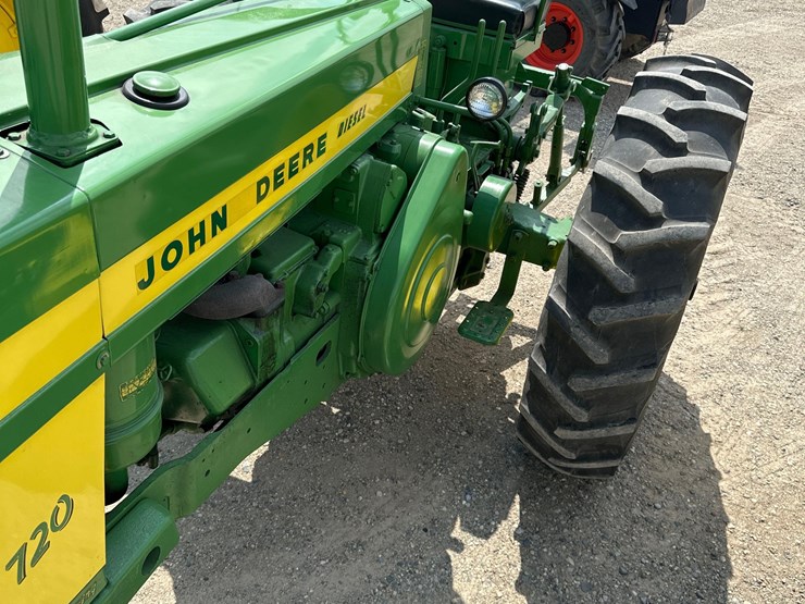 john-deere-720-image-4