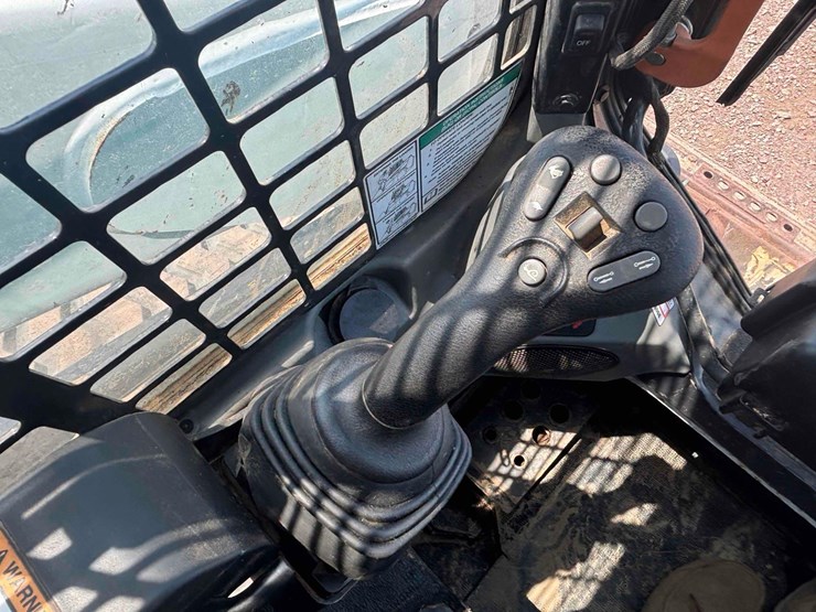 2017-bobcat-t750-image-24