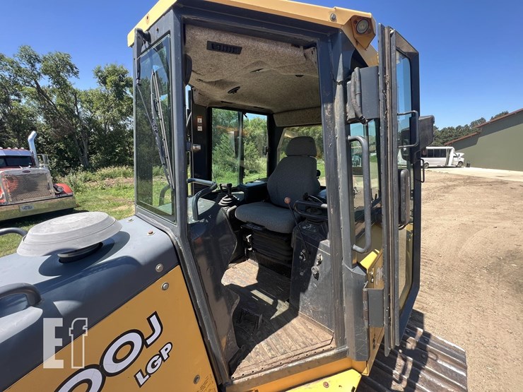 2013-deere-700j-lgp-image-12
