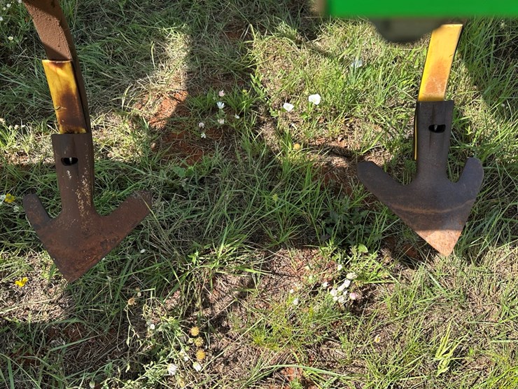 2012-john-deere-2210-image-7