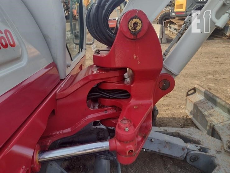 2018-takeuchi-tb260-image-26