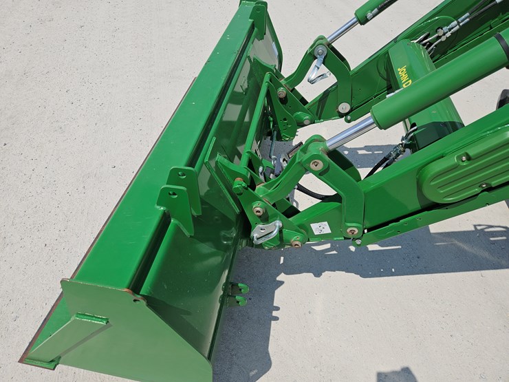 2022-john-deere-6140m-image-5