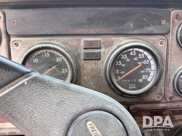 1997-freightliner-fld112-image-85