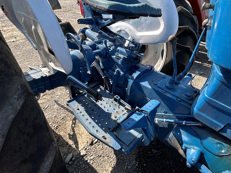 ford-4000-image-35