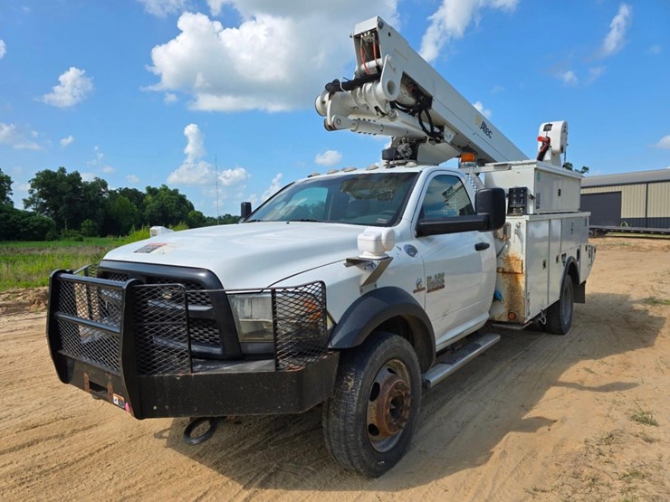 2014-dodge-ram-5500-image-1