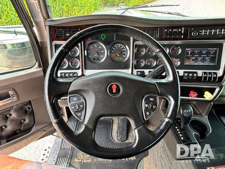 2014-kenworth-w900-image-96