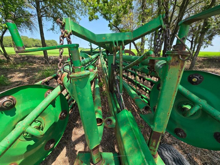 john-deere-700-image-17