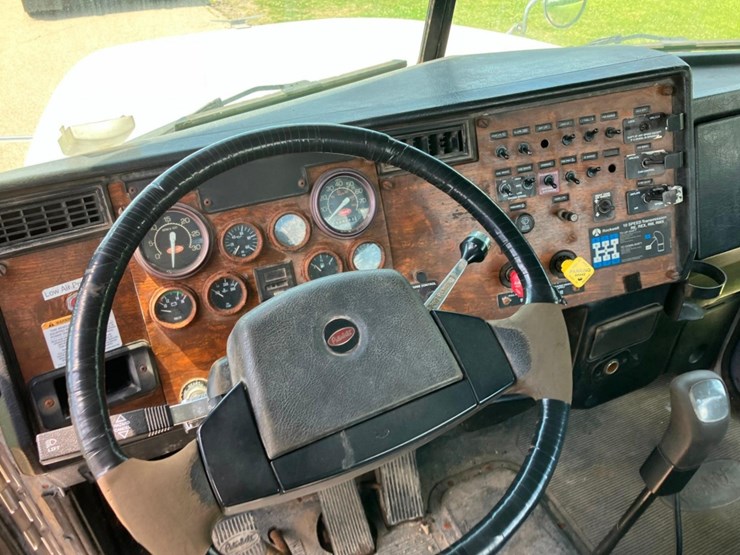 1999-peterbilt-377-image-9
