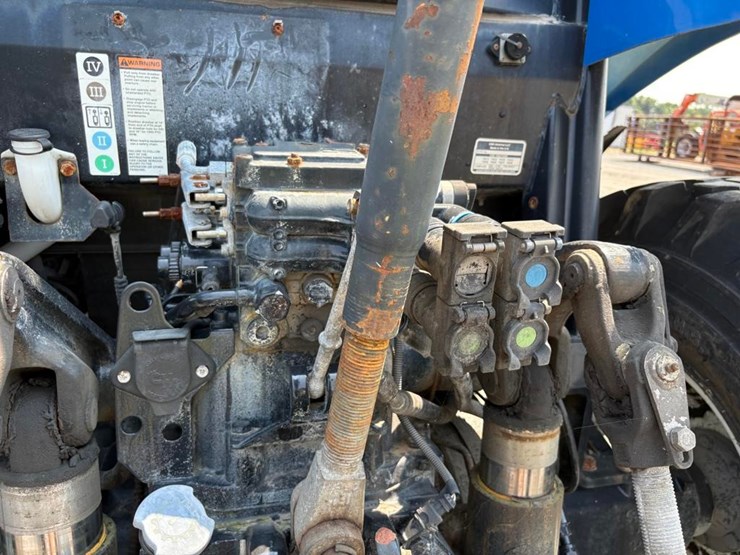 new-holland-t6020-image-11