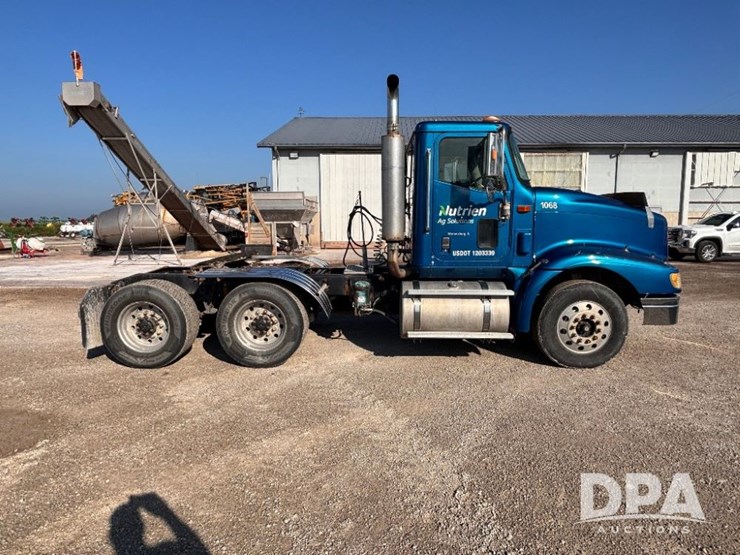 2002-ihc-9400i-day-cab-truck-(gp10940,-unit-109996)-image-4
