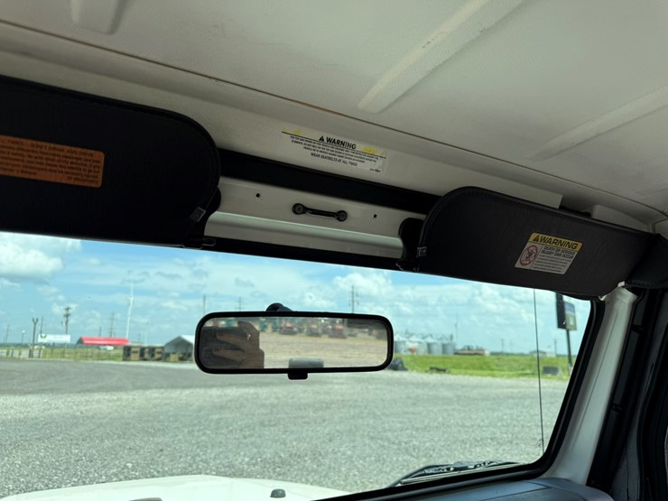 1997-jeep-wrangler-image-43