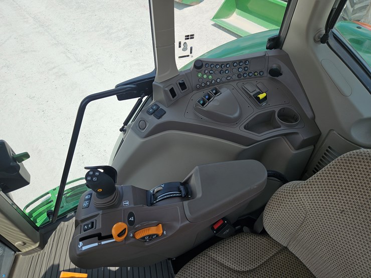 2022-john-deere-6140m-image-11