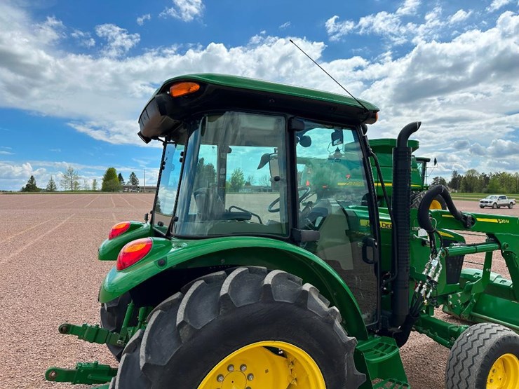 2020-john-deere-5075e-image-21