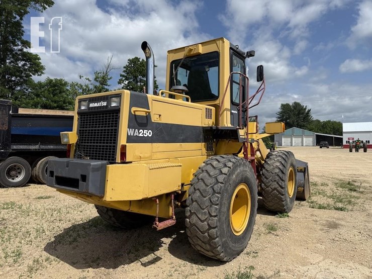 komatsu-wa250-image-4