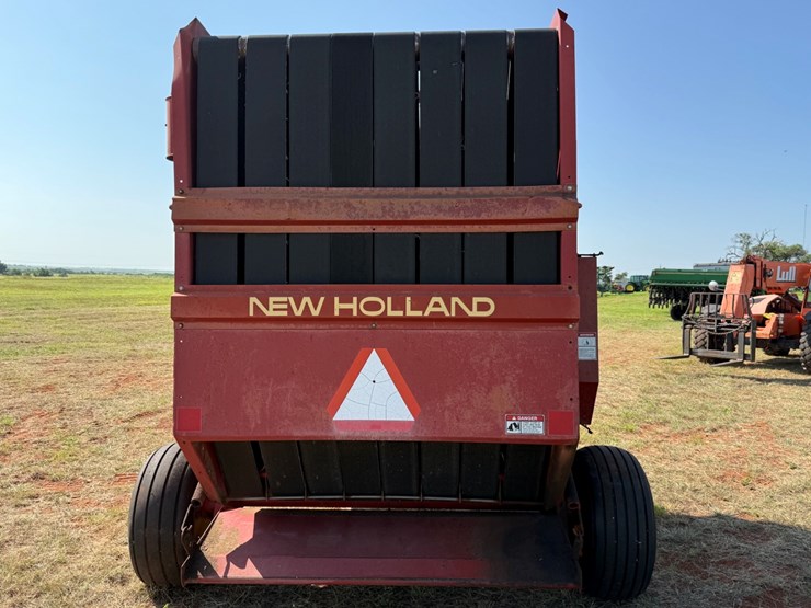 new-holland-660-image-13