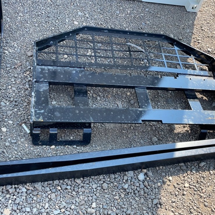#1066 • GIYI 60" SKID STEER PALLET FORKS