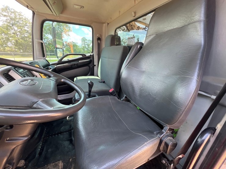 2018-hino-258-image-27