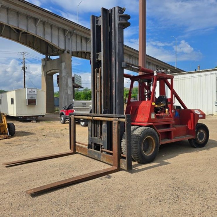 #2604 • 1987 Taylor TSE-90-01 Fork Lift