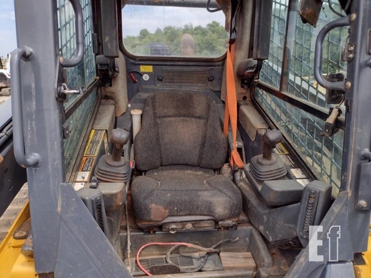 2020-deere-331g-image-11