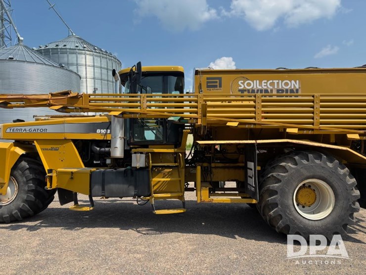 2006-john-deere-8-image-3