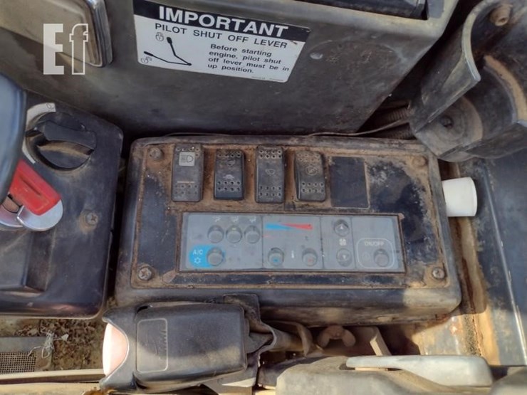 2006-deere-35d-image-10