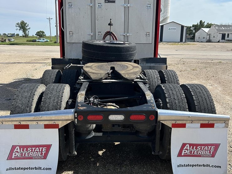 2020-peterbilt-567-image-10