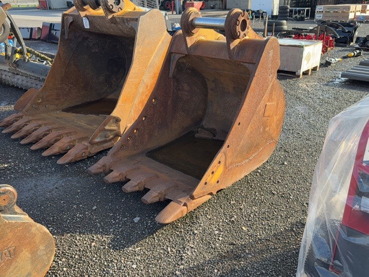 #2033-•-40"-excavator-tooth-bucket-image-2