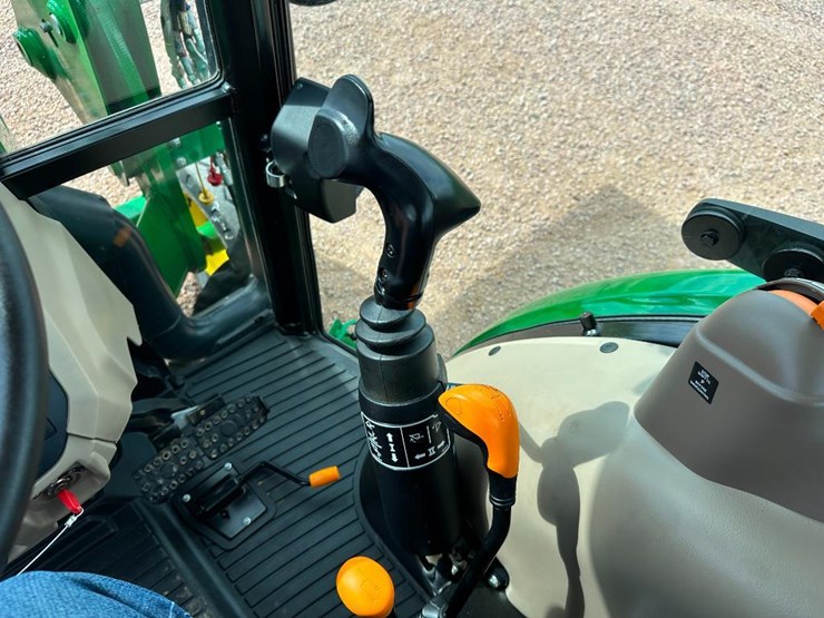 2020-john-deere-5075e-image-60