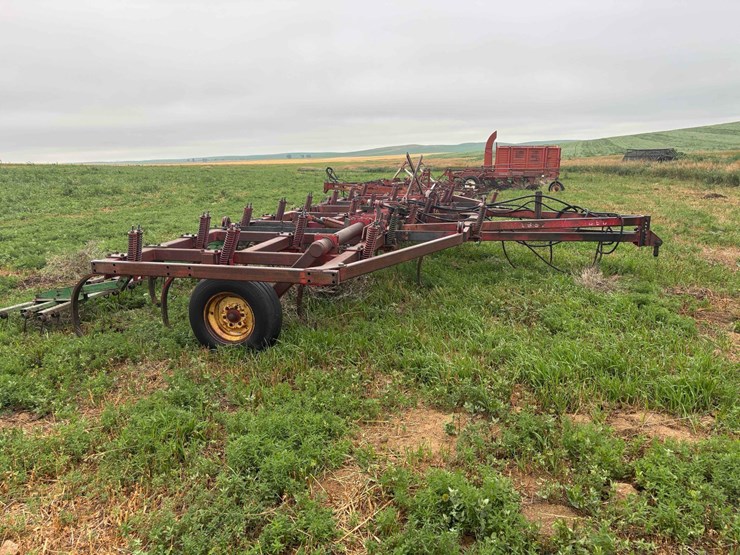 massey-ferguson-126-image-2