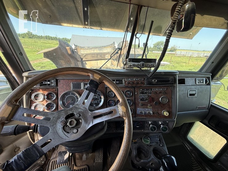 2005-kenworth-w900-image-46