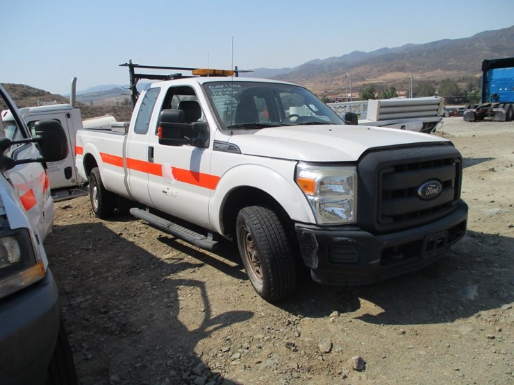 2015-ford-f250-xl-image-2