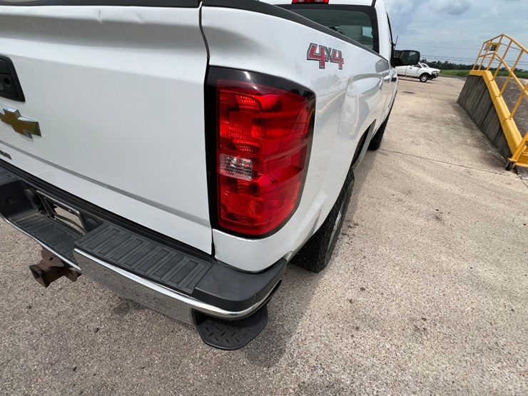 2015-chevrolet-silverado-2500hd-image-35