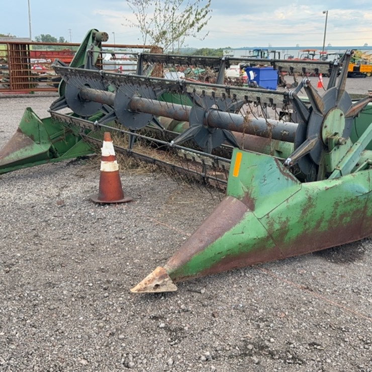 JOHN DEERE 213