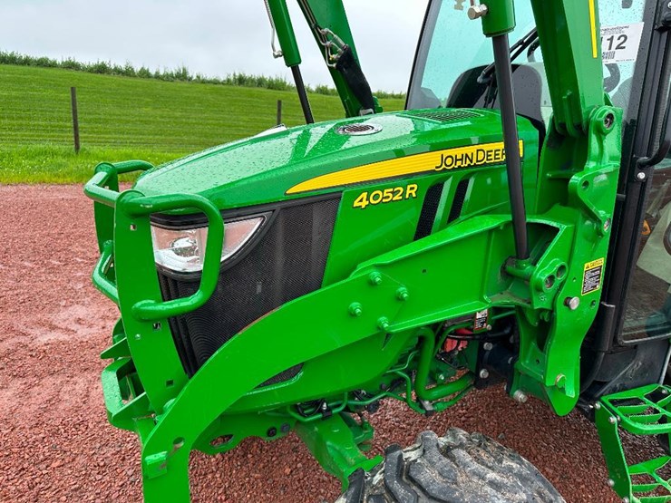 2018-john-deere-4052r-image-34